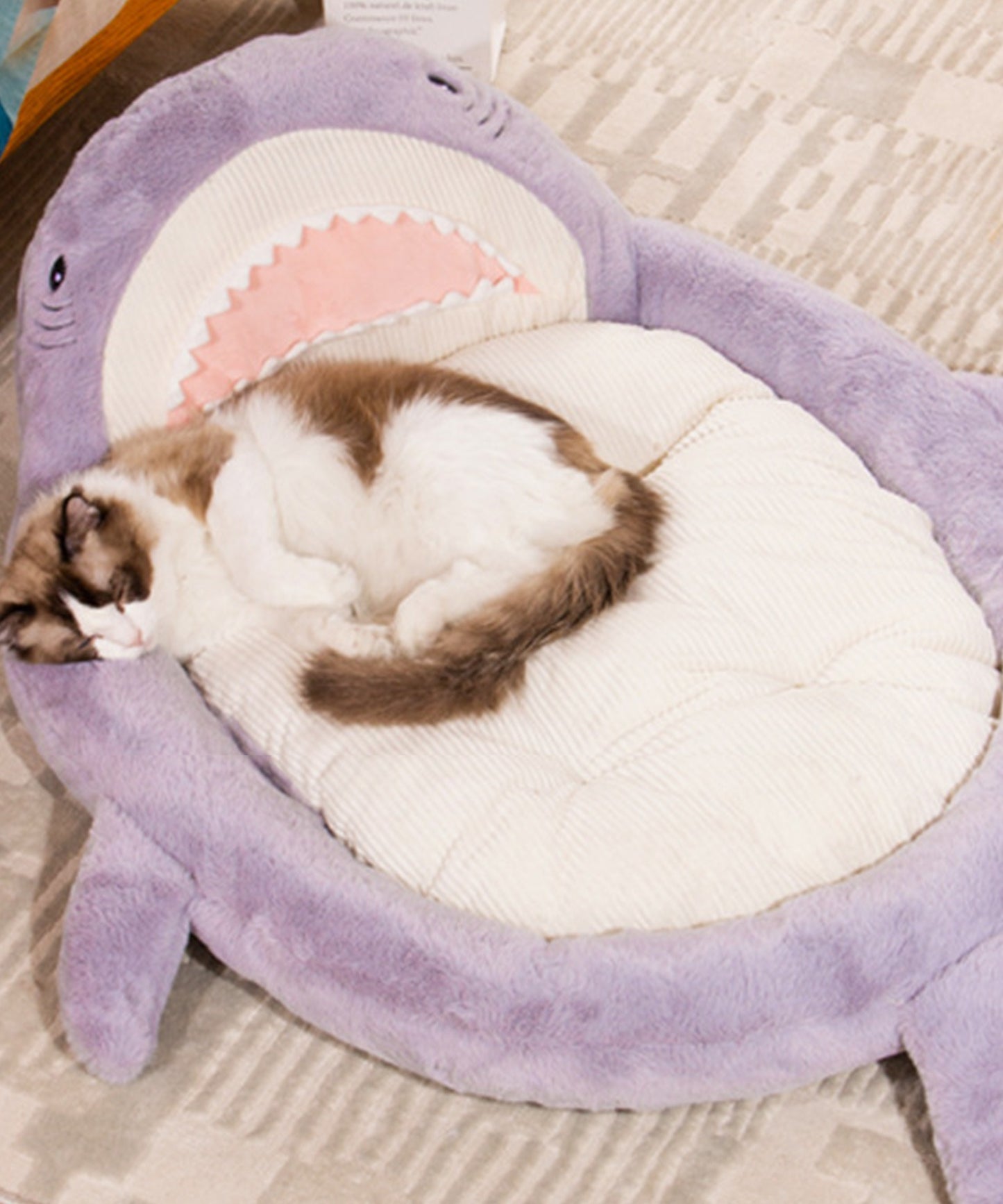 サメ型ペット用クッションベッド
